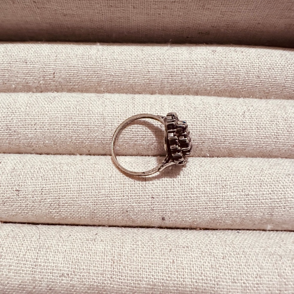 Vintage | Ring | Sterling Silver Garnet Ring - Picture 11 of 12